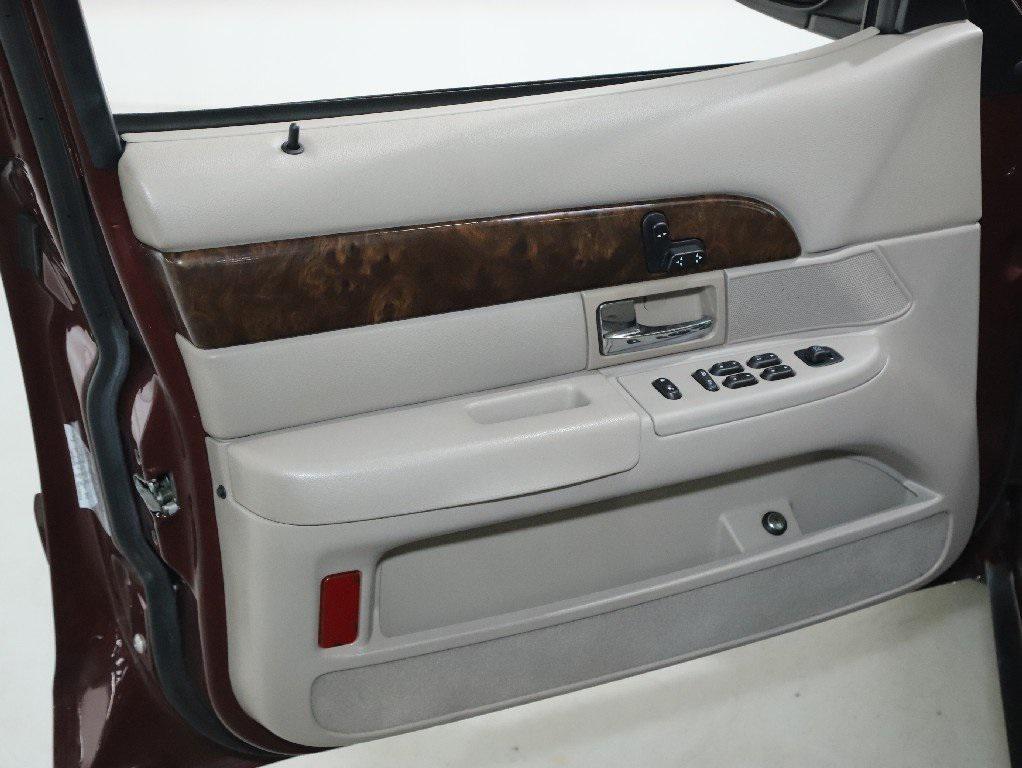 used 2007 Mercury Grand Marquis car, priced at $7,499