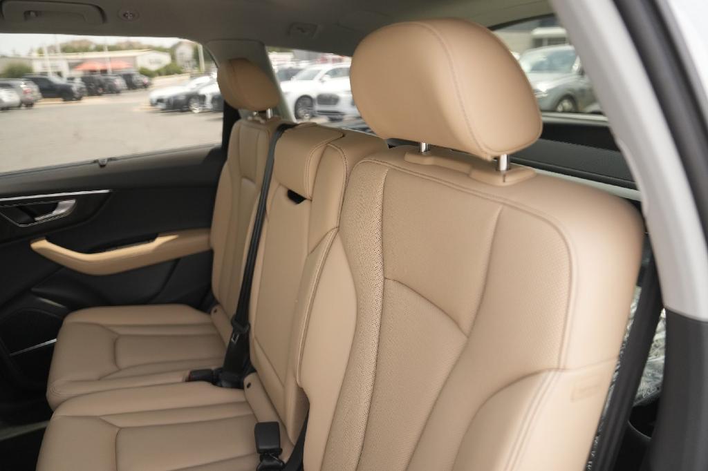 new 2025 Audi Q7 car, priced at $76,480