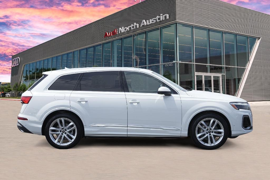 new 2025 Audi Q7 car, priced at $76,480