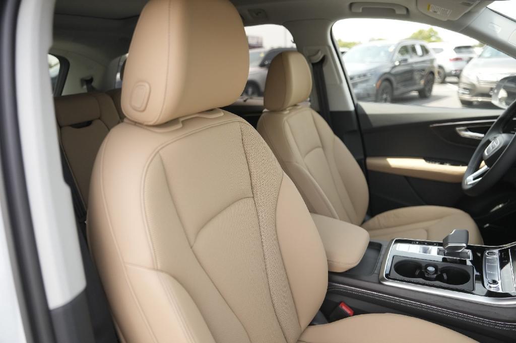 new 2025 Audi Q7 car, priced at $76,480