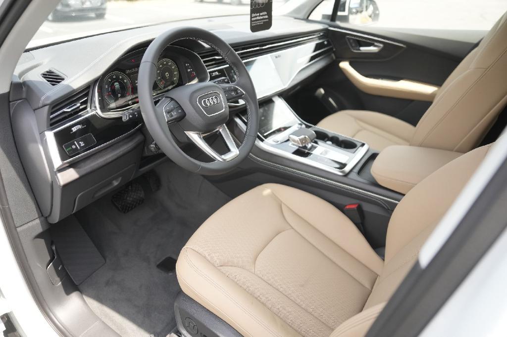 new 2025 Audi Q7 car, priced at $76,480