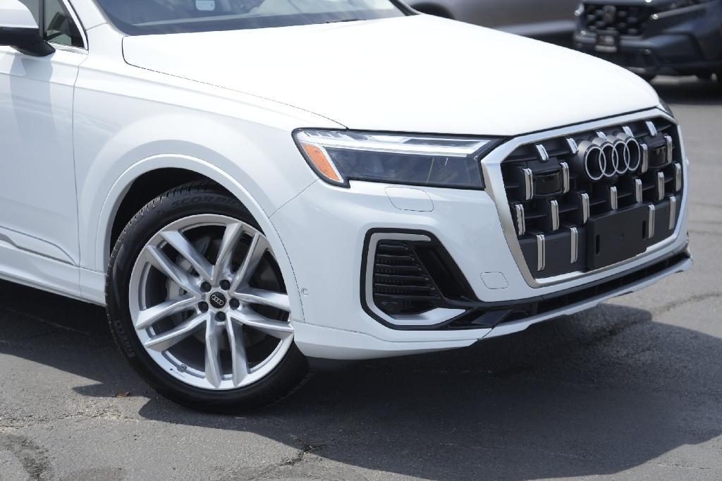 new 2025 Audi Q7 car, priced at $76,480