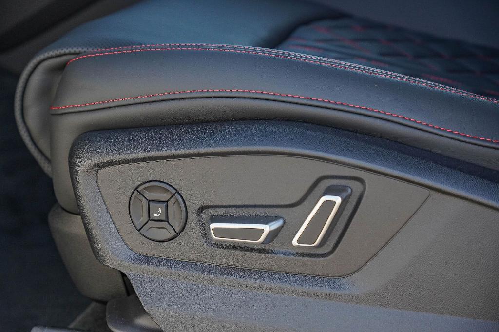 new 2026 Audi Q7 car, priced at $89,281