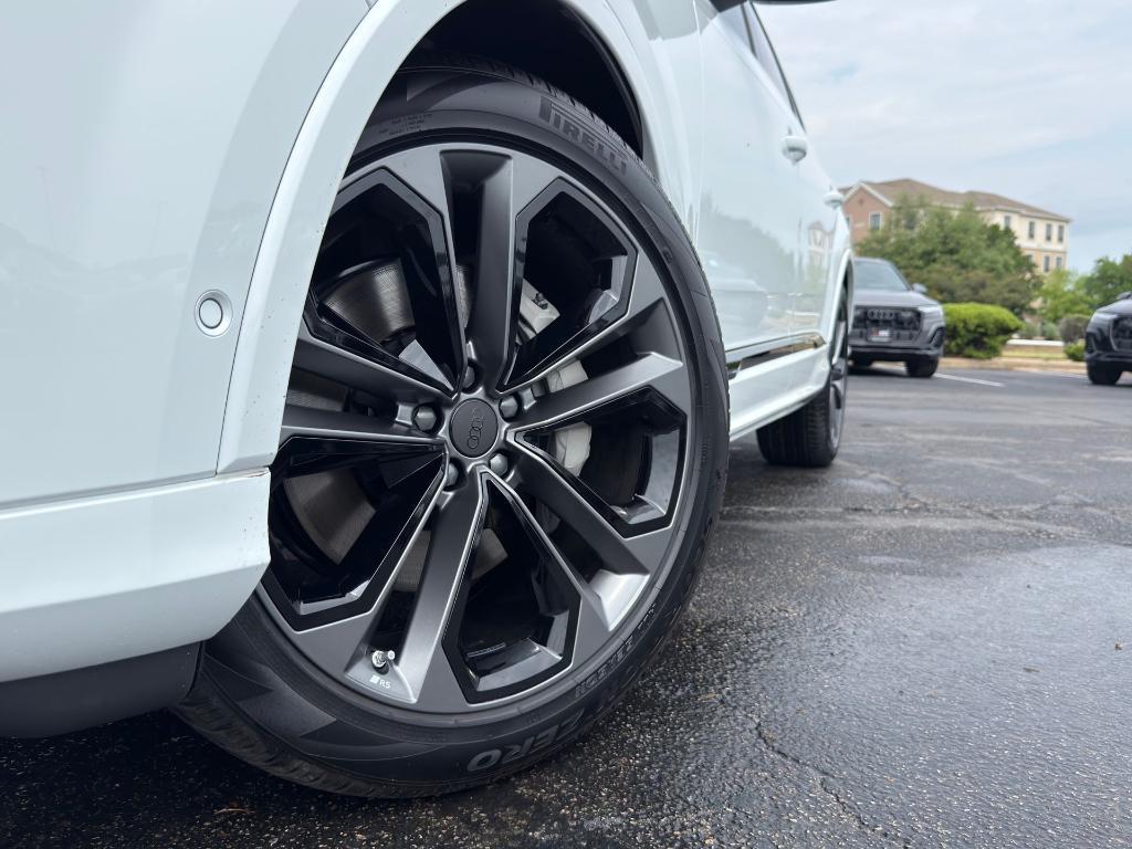new 2026 Audi Q7 car, priced at $69,632