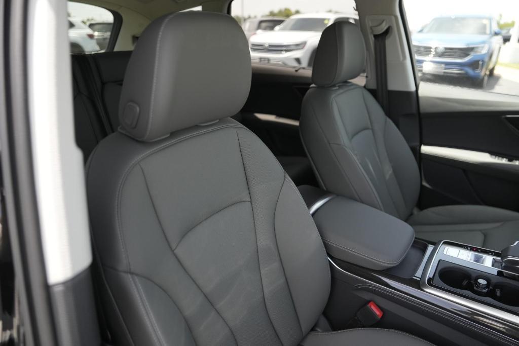 new 2025 Audi Q7 car, priced at $69,754