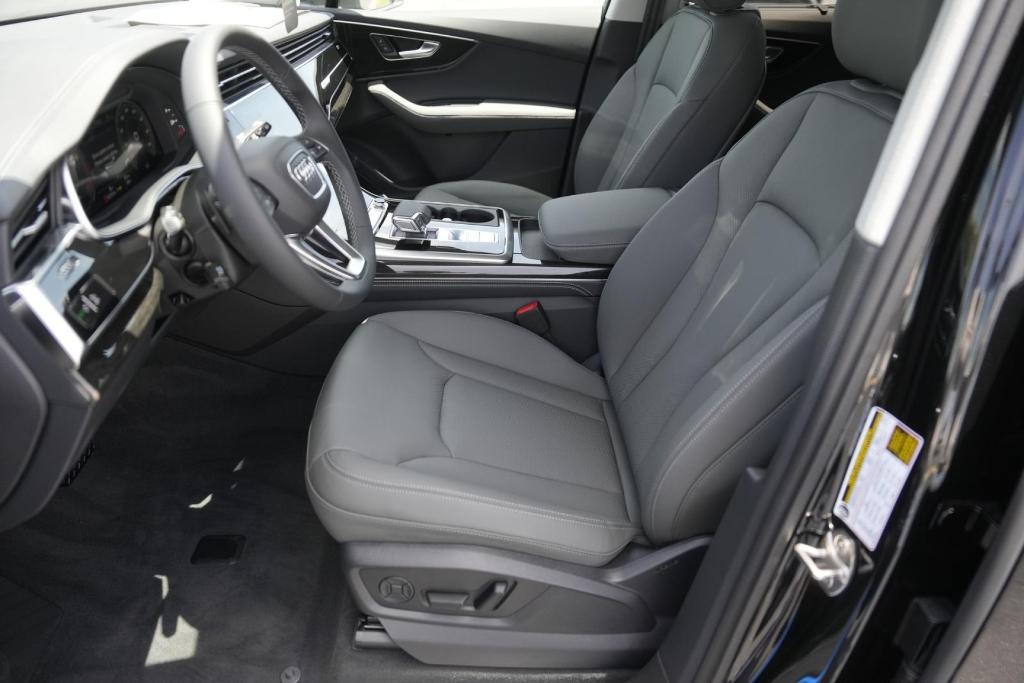 new 2025 Audi Q7 car, priced at $69,754