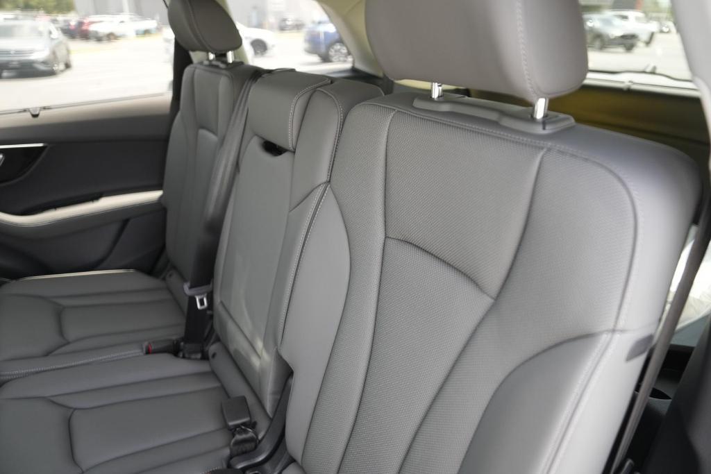 new 2025 Audi Q7 car, priced at $69,754