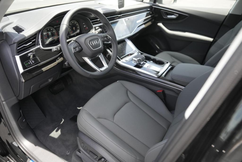 new 2025 Audi Q7 car, priced at $69,754