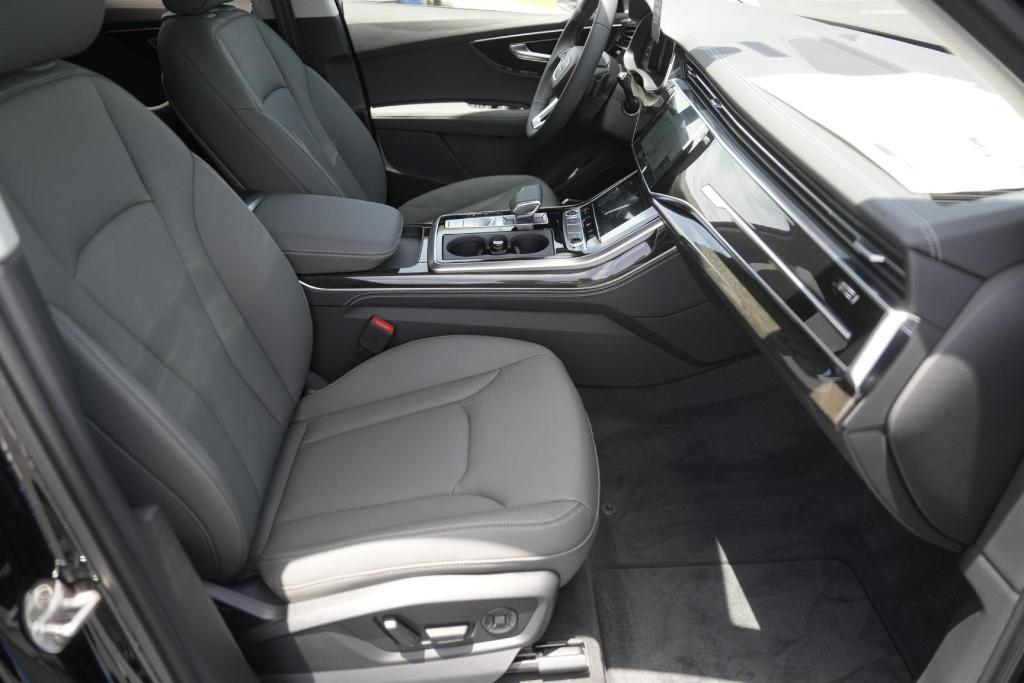 new 2025 Audi Q7 car, priced at $69,754