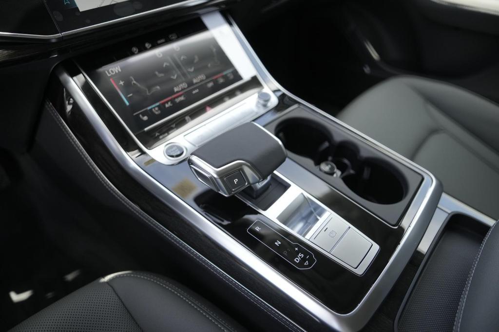 new 2025 Audi Q7 car, priced at $69,754