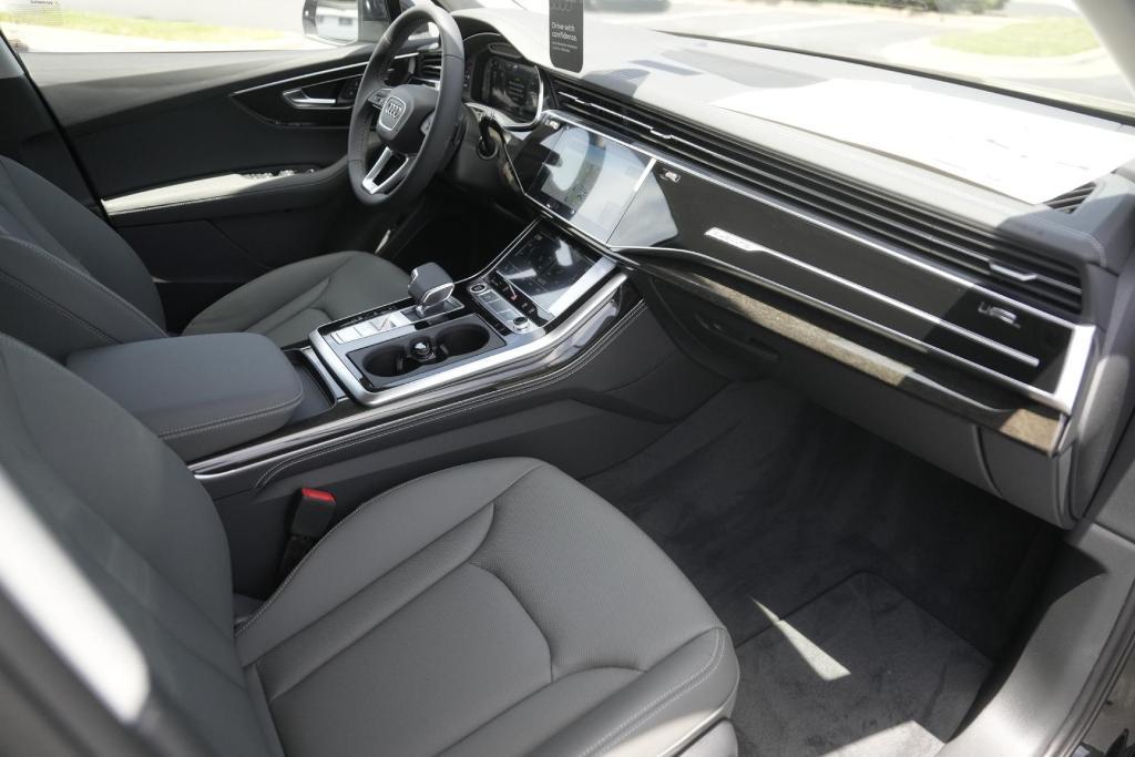 new 2025 Audi Q7 car, priced at $69,754