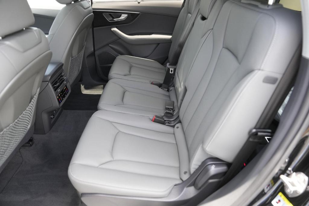 new 2025 Audi Q7 car, priced at $69,754