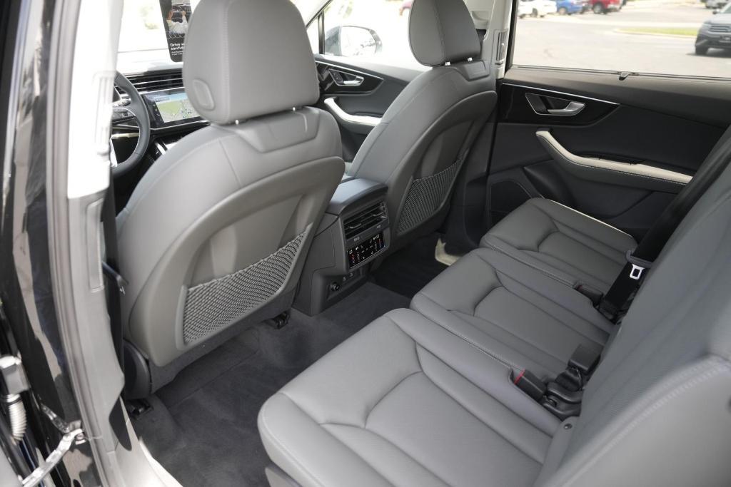 new 2025 Audi Q7 car, priced at $69,754