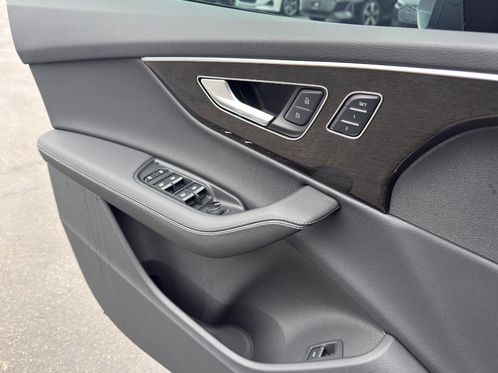 new 2026 Audi Q7 car, priced at $65,081