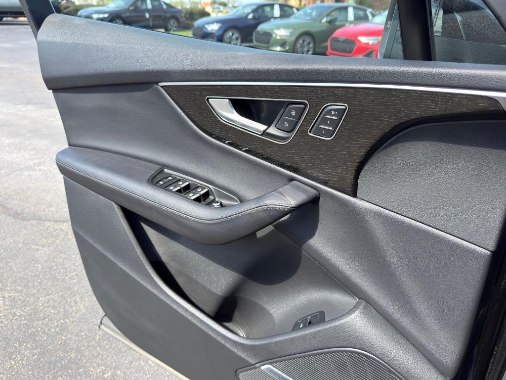 used 2023 Audi Q7 car, priced at $43,672