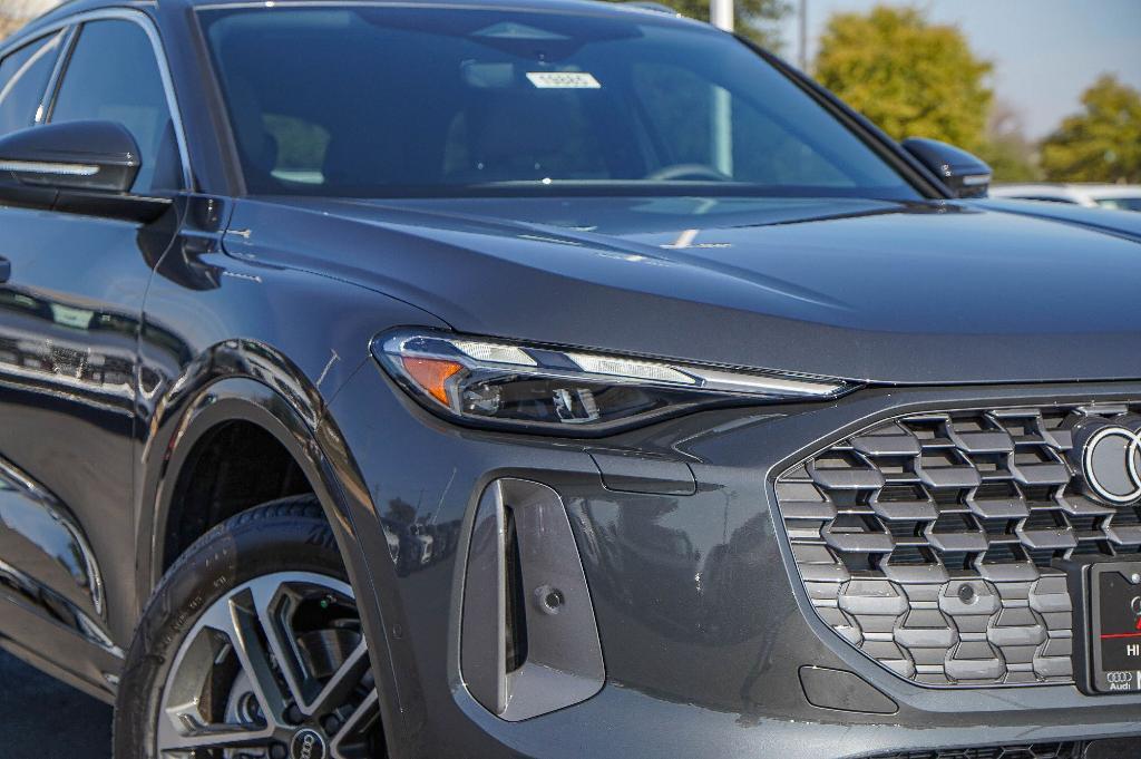 new 2025 Audi Q5 car, priced at $53,818