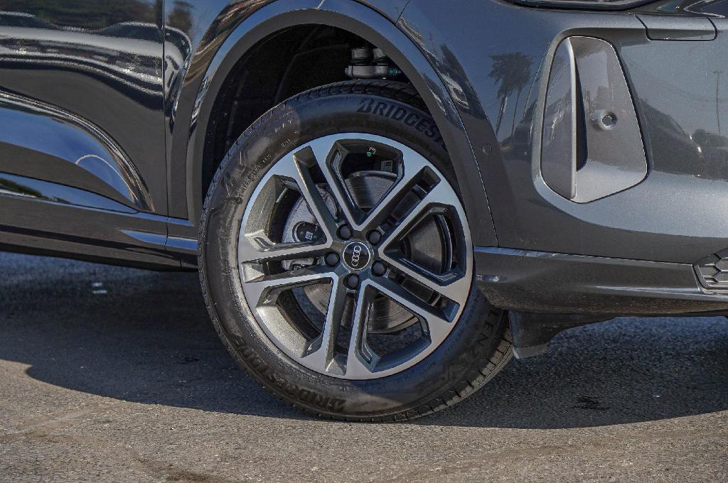 new 2025 Audi Q5 car, priced at $53,818