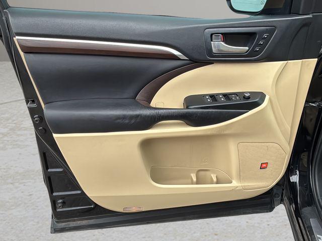 used 2015 Toyota Highlander car, priced at $15,887