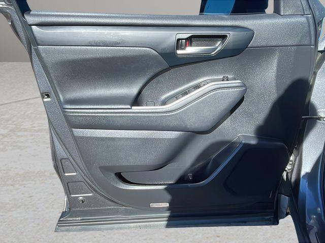 used 2023 Toyota Highlander car, priced at $34,487