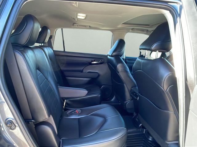 used 2023 Toyota Highlander car, priced at $34,487