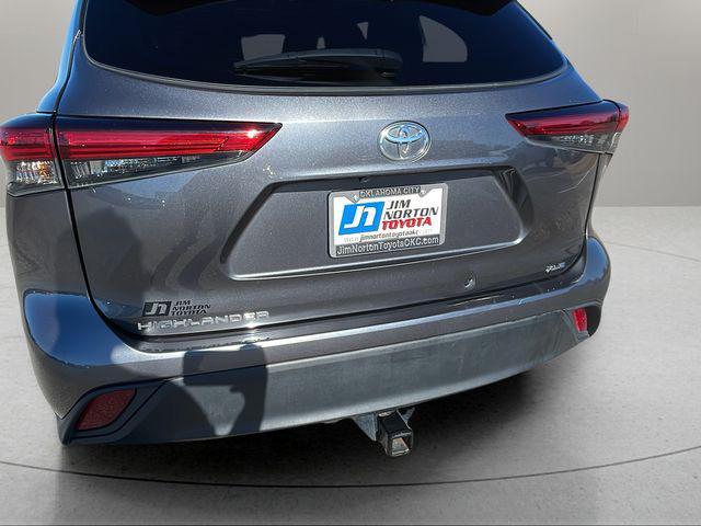 used 2023 Toyota Highlander car, priced at $34,487