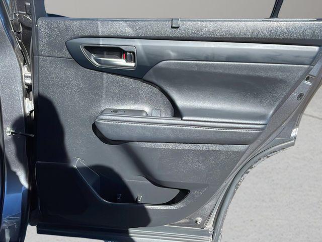 used 2023 Toyota Highlander car, priced at $34,487