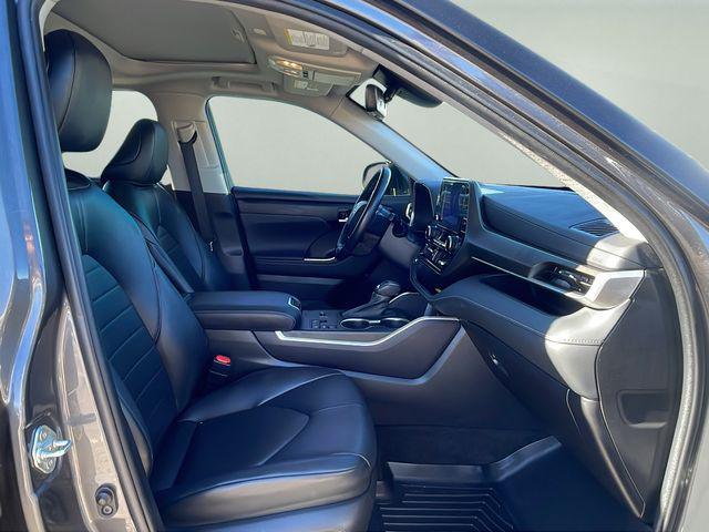 used 2023 Toyota Highlander car, priced at $34,487
