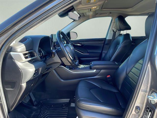 used 2023 Toyota Highlander car, priced at $34,487