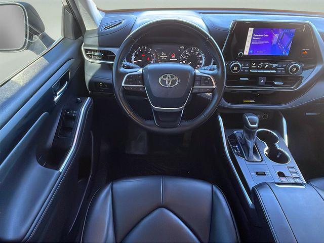 used 2023 Toyota Highlander car, priced at $34,487
