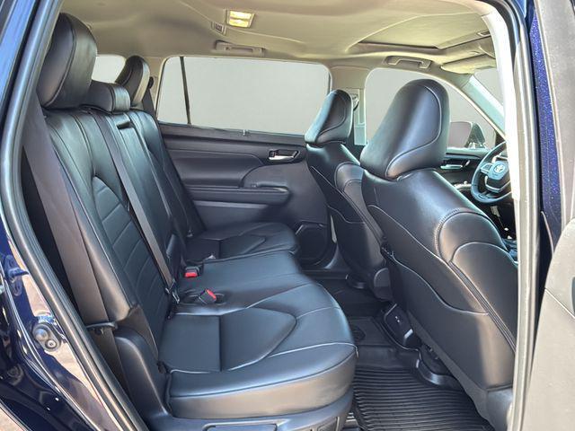 used 2025 Toyota Highlander car, priced at $47,887