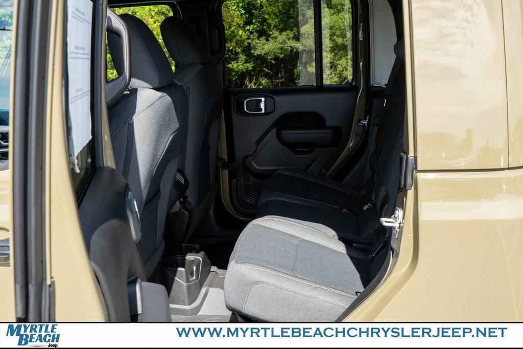 new 2025 Jeep Gladiator car, priced at $44,408