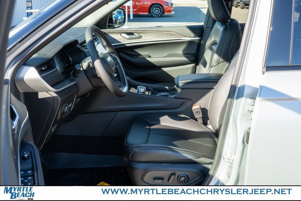 new 2025 Jeep Grand Cherokee car, priced at $49,041