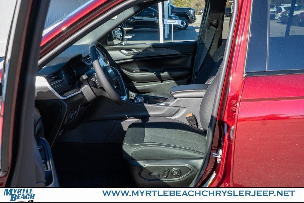 used 2025 Jeep Grand Cherokee car, priced at $35,999