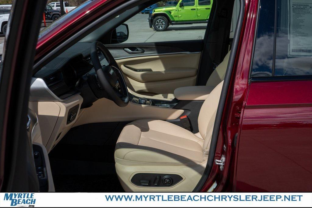 new 2026 Jeep Grand Cherokee car, priced at $48,020