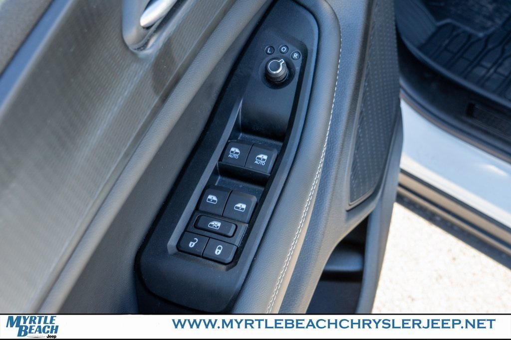 new 2025 Jeep Grand Cherokee L car, priced at $37,359