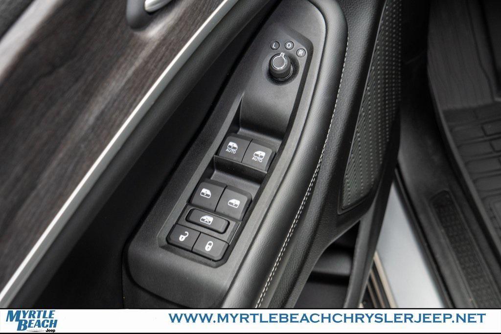 new 2025 Jeep Grand Cherokee car, priced at $46,014