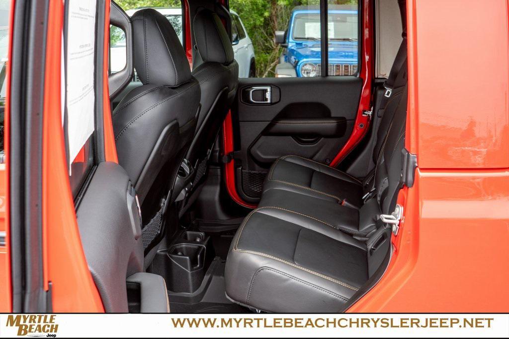 new 2025 Jeep Gladiator car, priced at $48,039