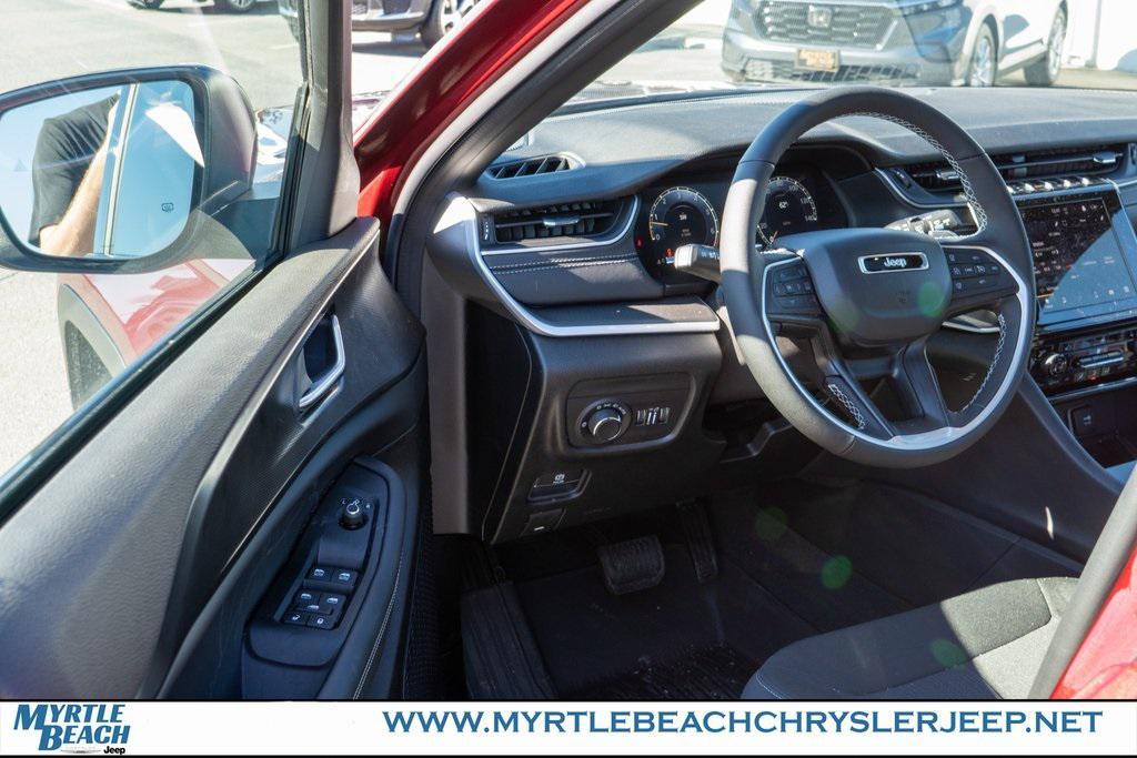 new 2025 Jeep Grand Cherokee L car, priced at $37,900