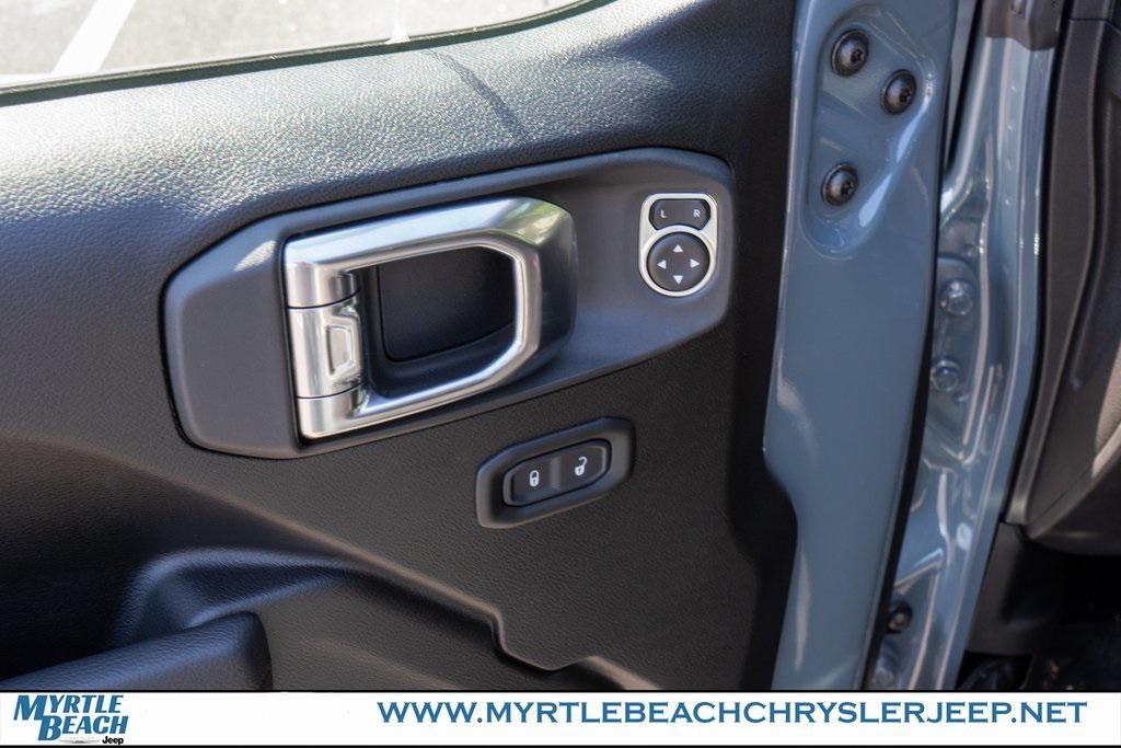 new 2025 Jeep Gladiator car, priced at $45,472