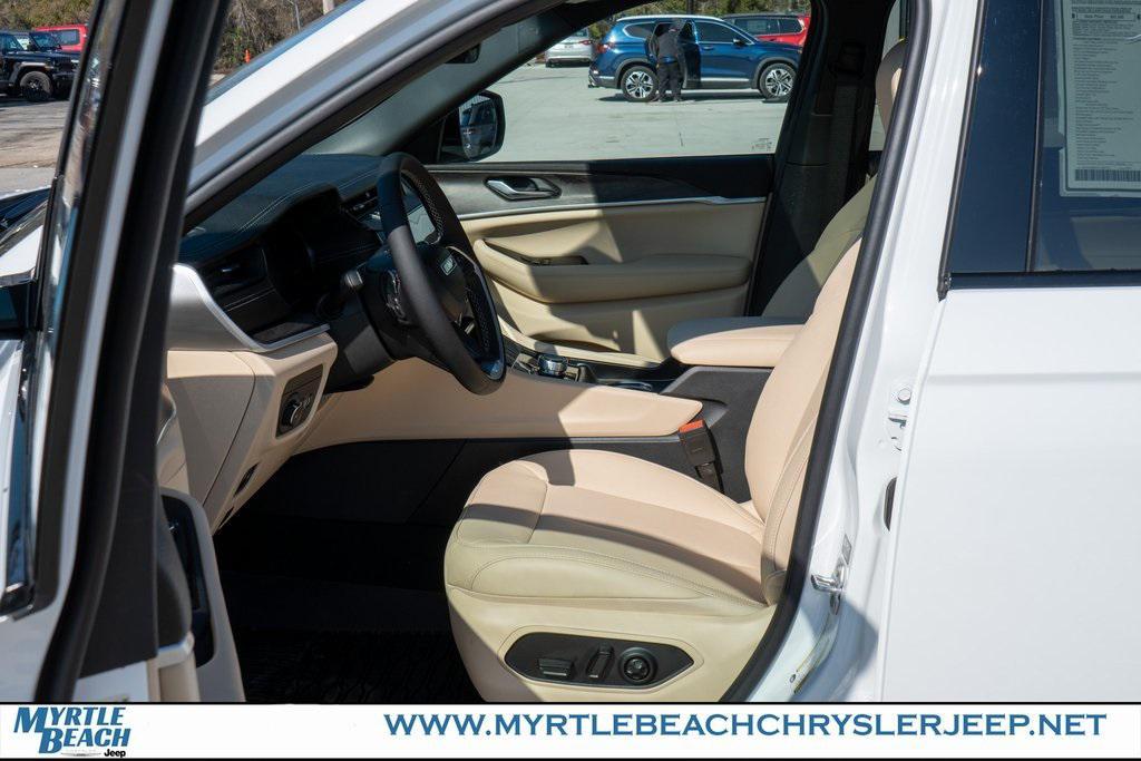 new 2026 Jeep Grand Cherokee car, priced at $48,020