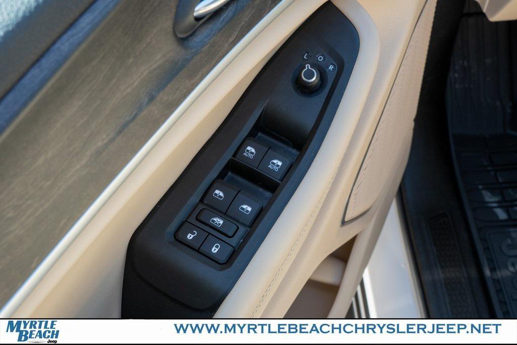 new 2026 Jeep Grand Cherokee car, priced at $48,020