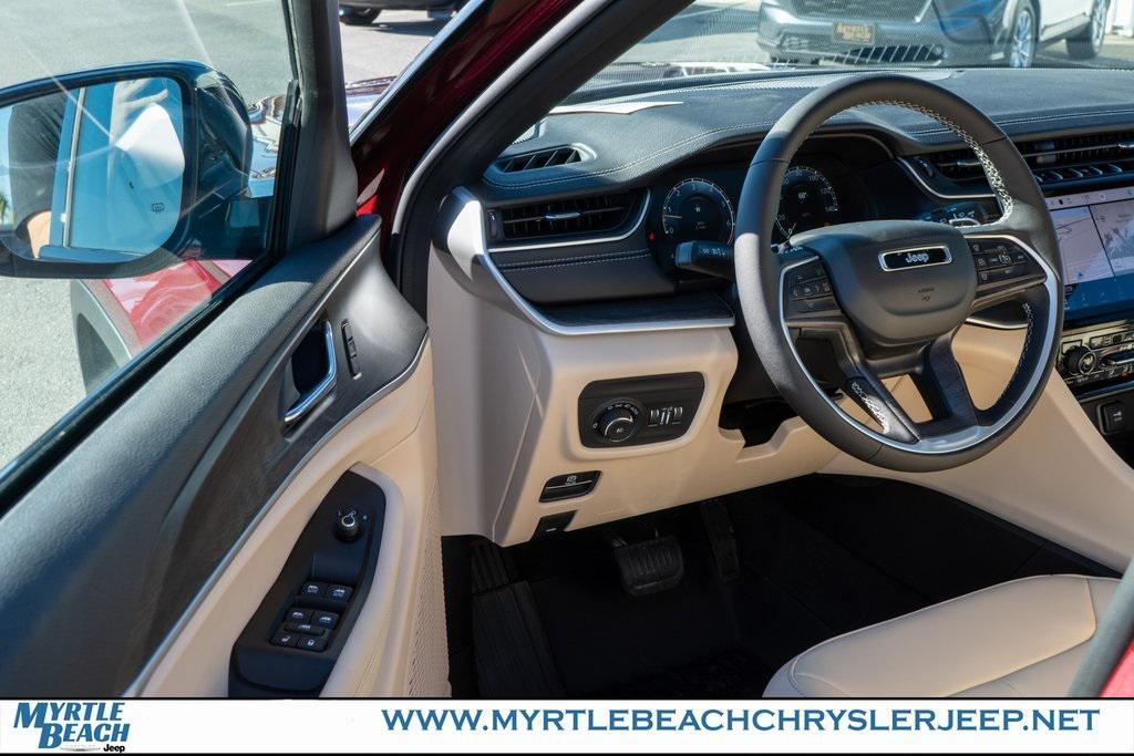 new 2025 Jeep Grand Cherokee car, priced at $49,521
