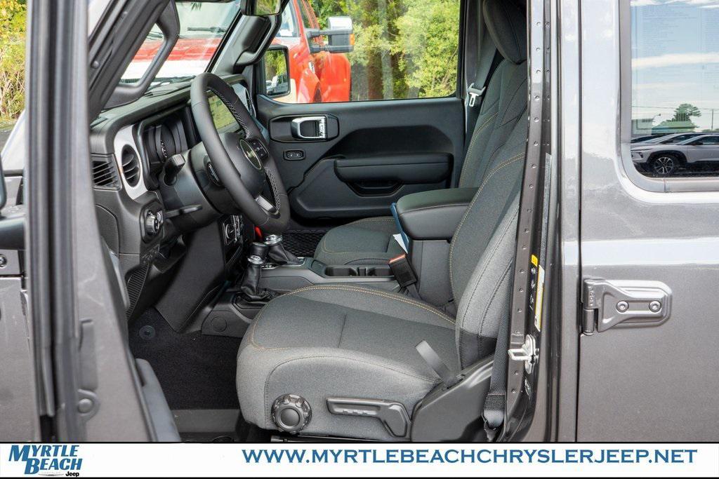 new 2025 Jeep Gladiator car, priced at $44,408