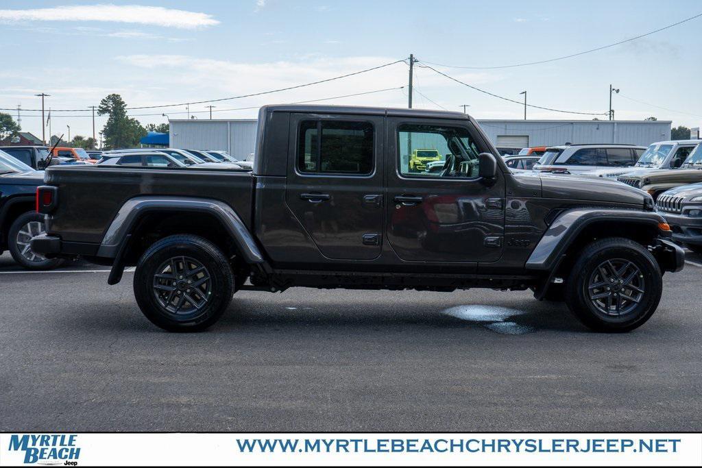 new 2025 Jeep Gladiator car, priced at $44,408