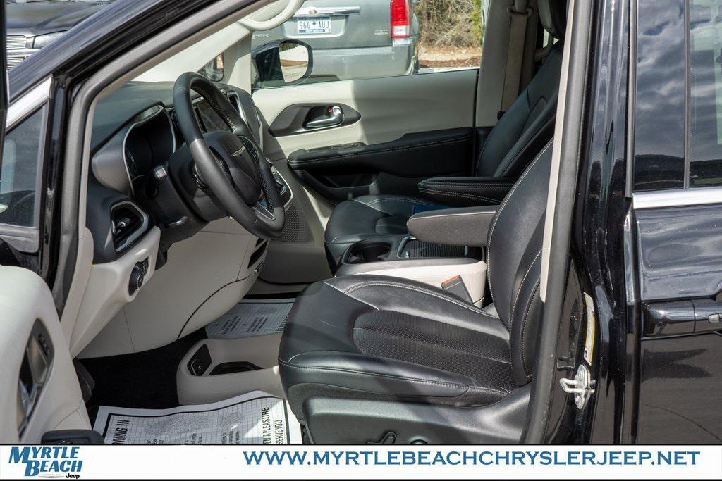 used 2024 Chrysler Pacifica car, priced at $30,899