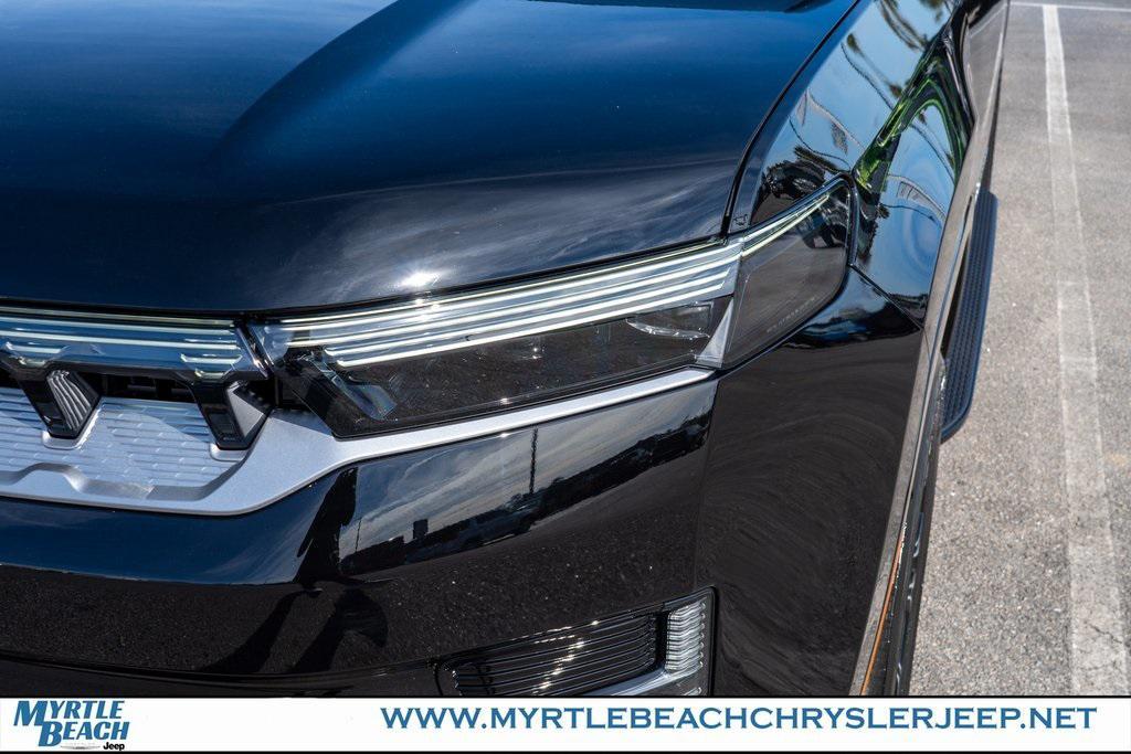 new 2026 Jeep Grand Wagoneer L car, priced at $74,899