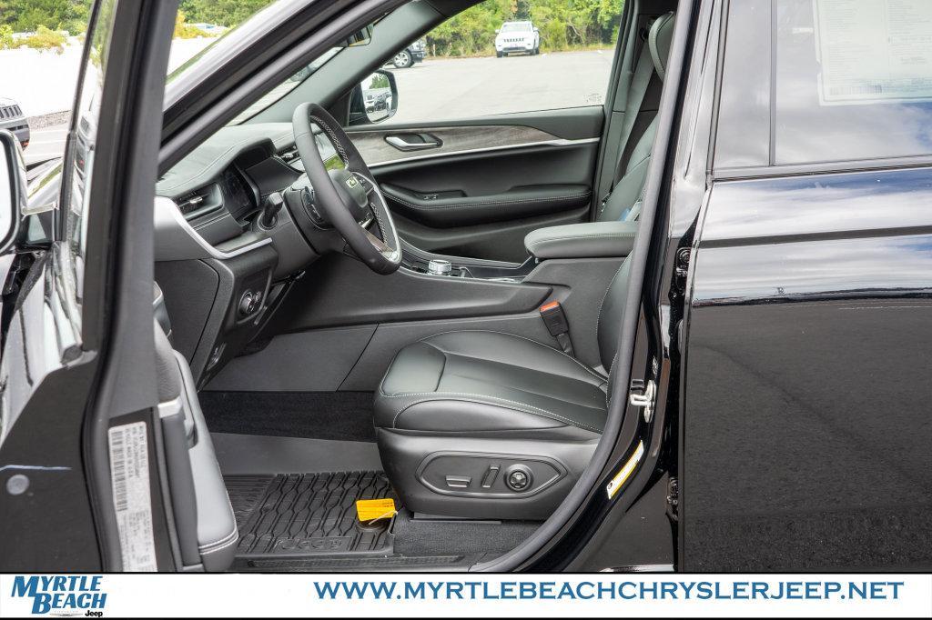 new 2027 Jeep Grand Cherokee car, priced at $49,804