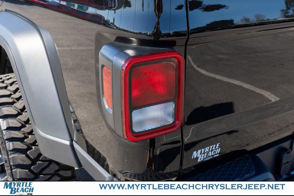 new 2025 Jeep Gladiator car, priced at $37,991