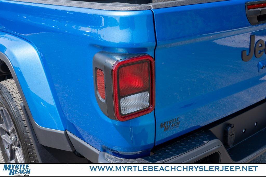 new 2025 Jeep Gladiator car, priced at $44,408