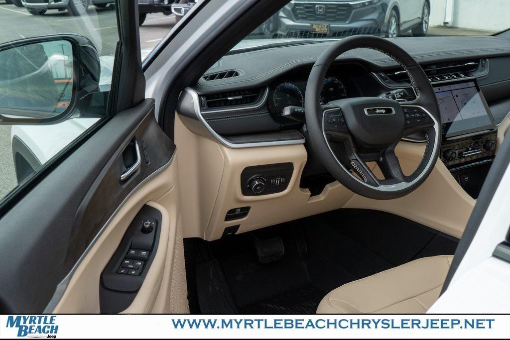 new 2025 Jeep Grand Cherokee car, priced at $47,994